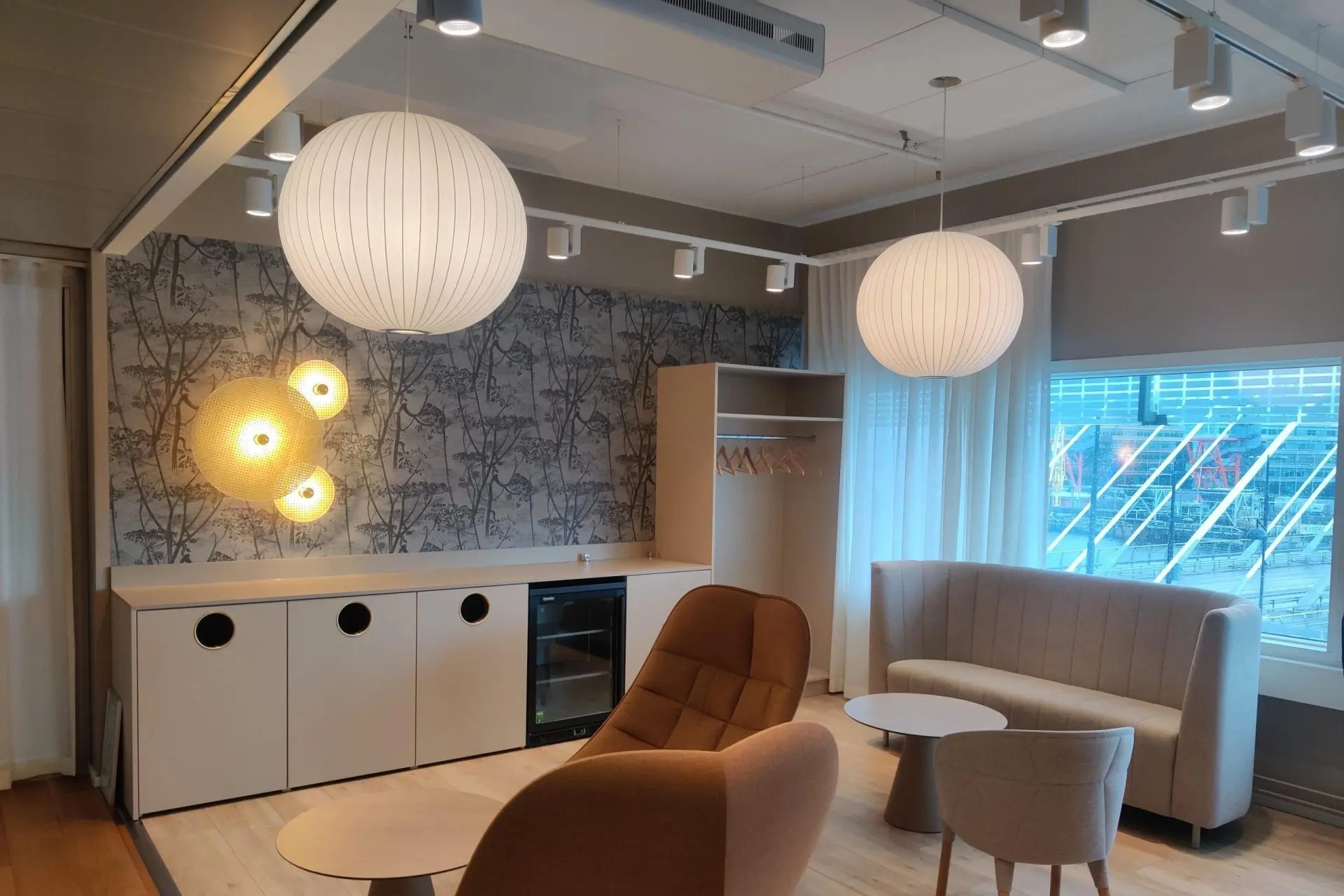 Seinä- ja kattovalaisimia Docratesissa