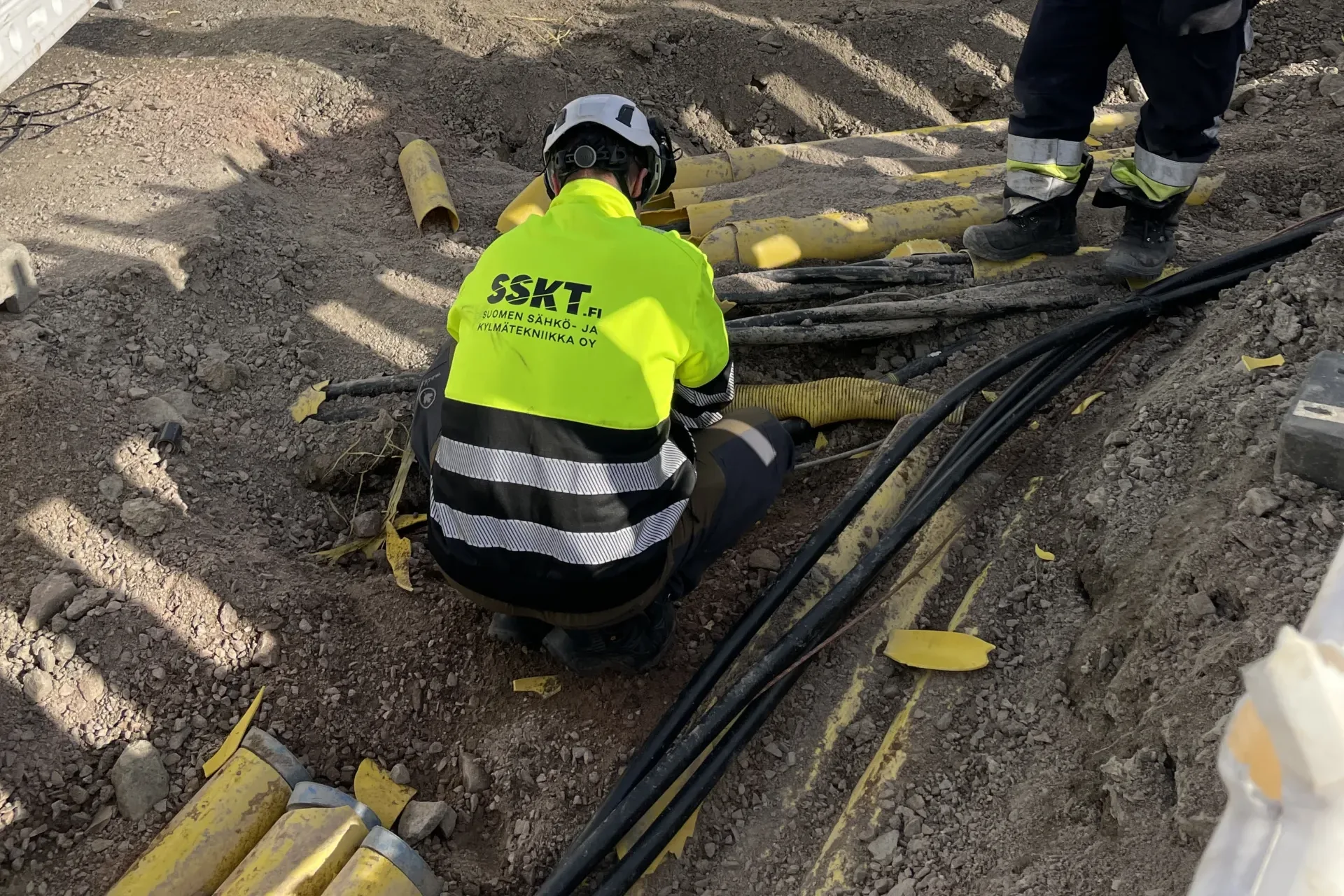 kaapelin paikannus kaapelikaivannossa